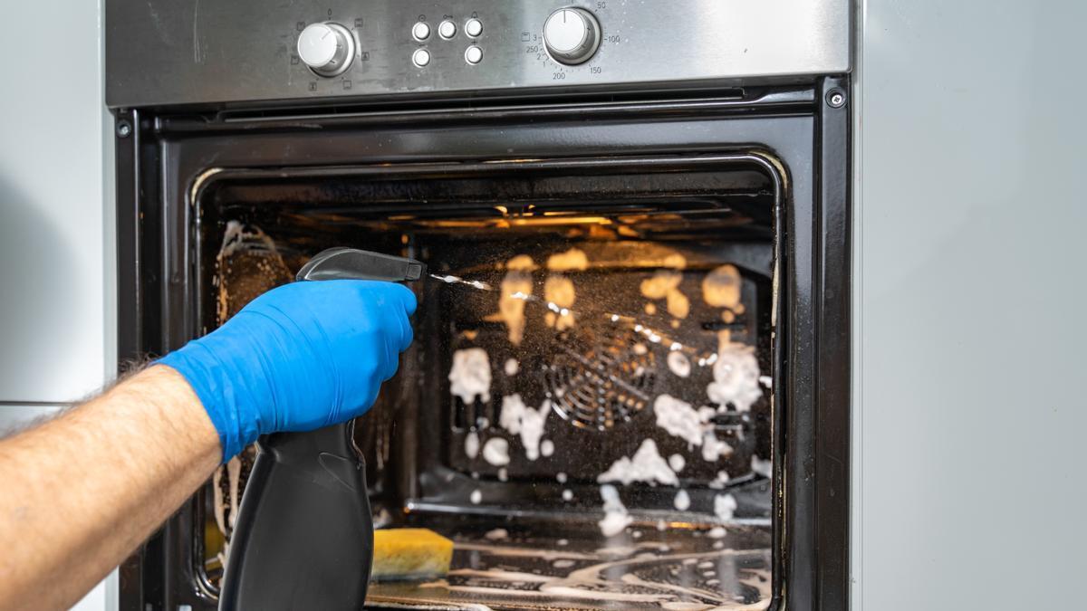 ELIMINACION GRASA DE UN HORNO DOMESTICO