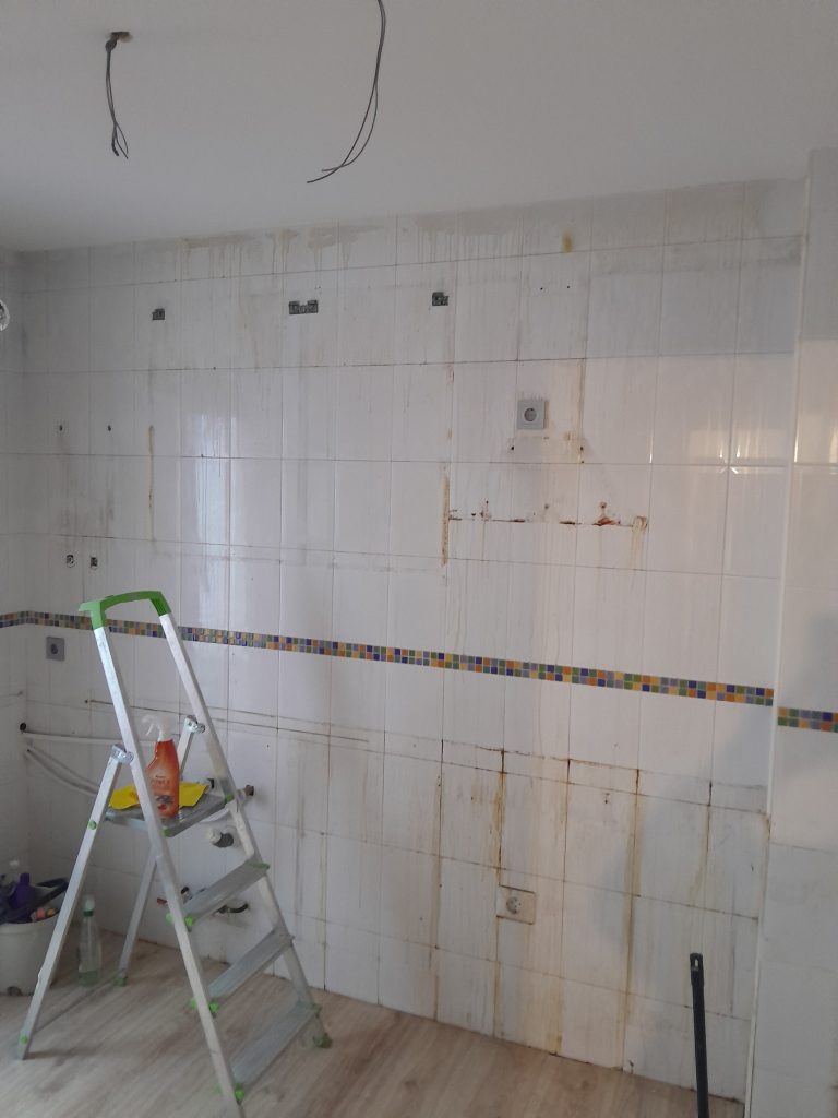 Eliminacion de grasa de azulejos en Madrid